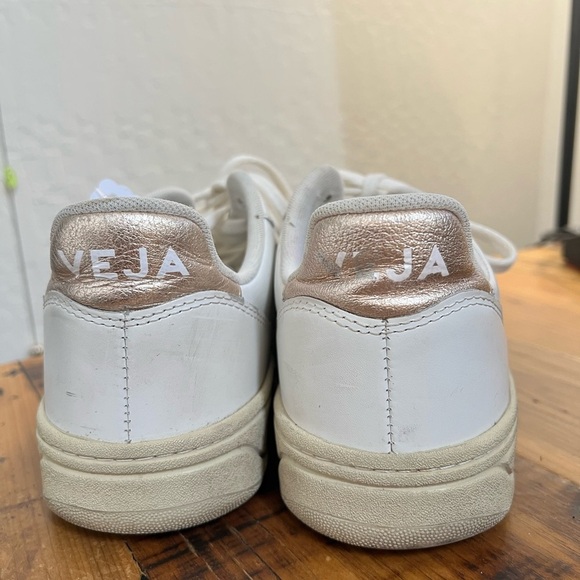 Veja Bicolor Metallic Low-Top Sneakers (8) - Picture 3 of 6